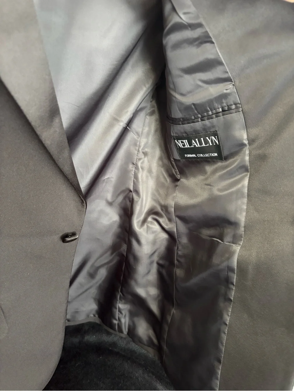 Neil Allyn Formal Collection Black Tuxedo Jacket 34R Slim Fit